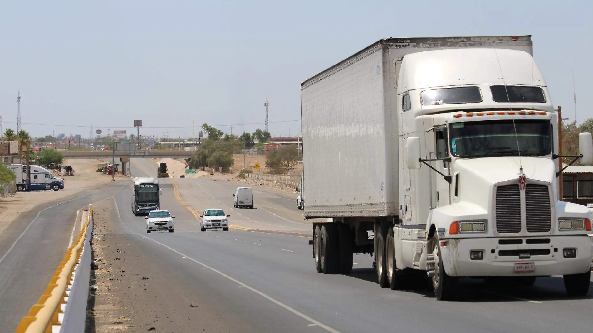 Aumentó 3.34 cruce camiones de carga hacia Arizona